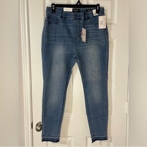 Judy blue jeans, 15/32. New with tags